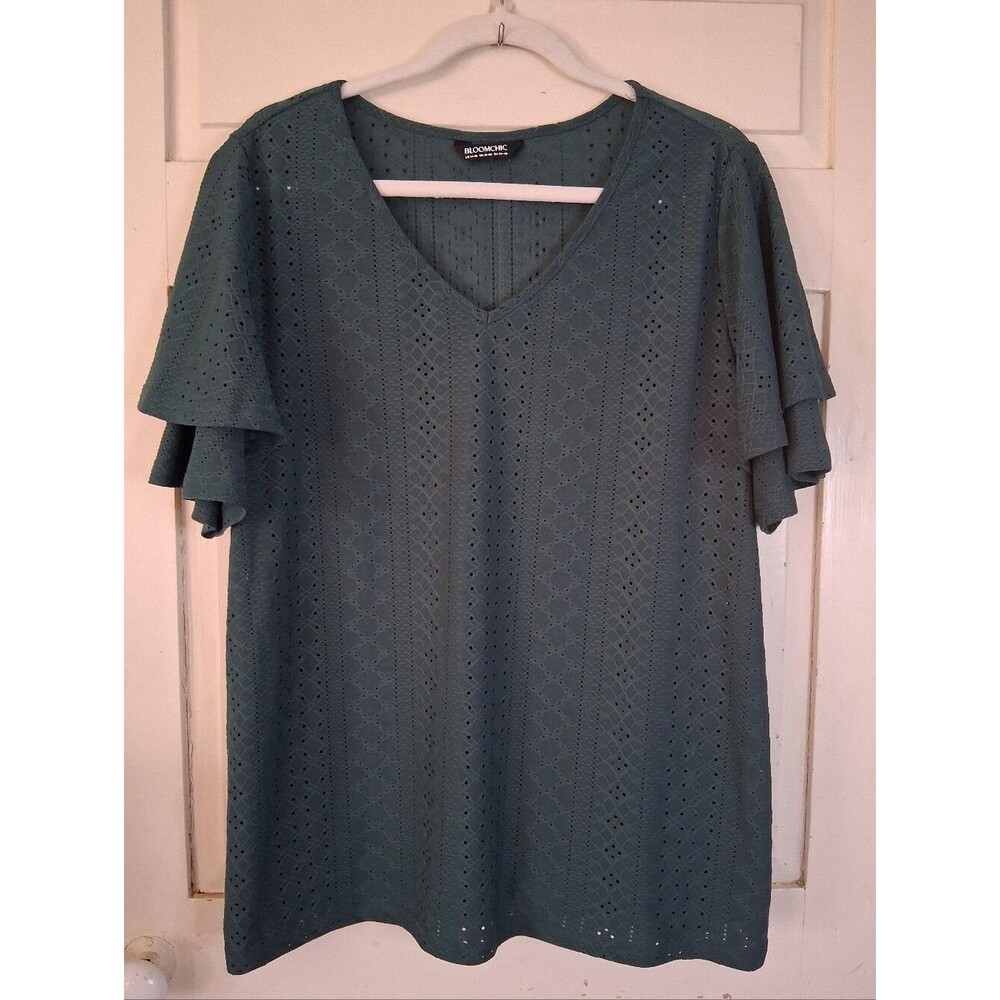 BloomChic Eyelet Flutter Sleeve V-neck Top - Dark Green. Size 14/16